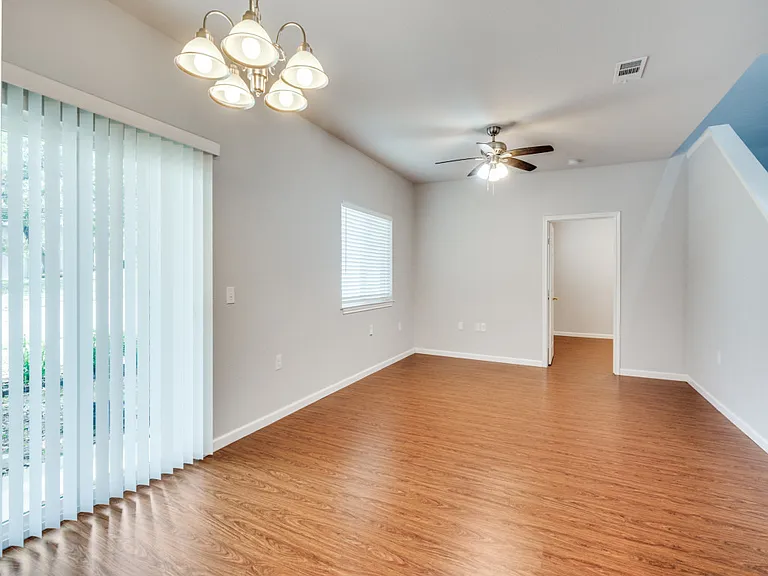 751 Pipeline Ct #A2 — Photo 2