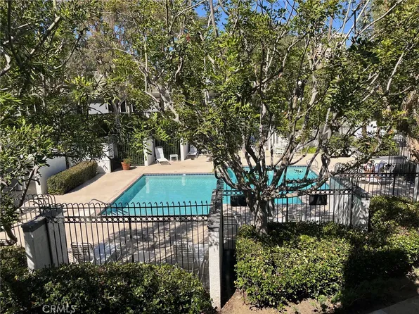 230 Lille Ln APT 204, Newport Beach, CA 92663
