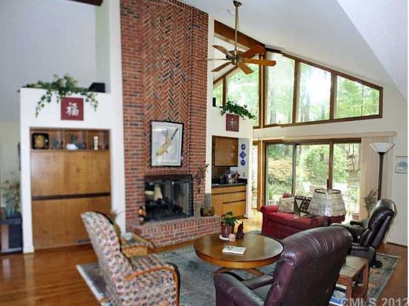 4th image of 19 Tanglewood Rd