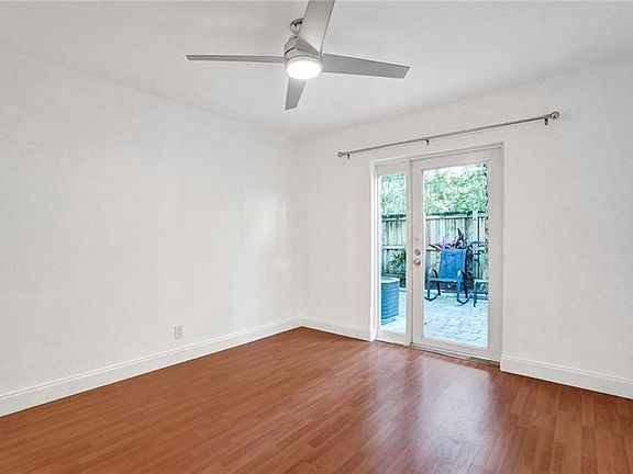 4th image of 820 NE 28th St APT 4