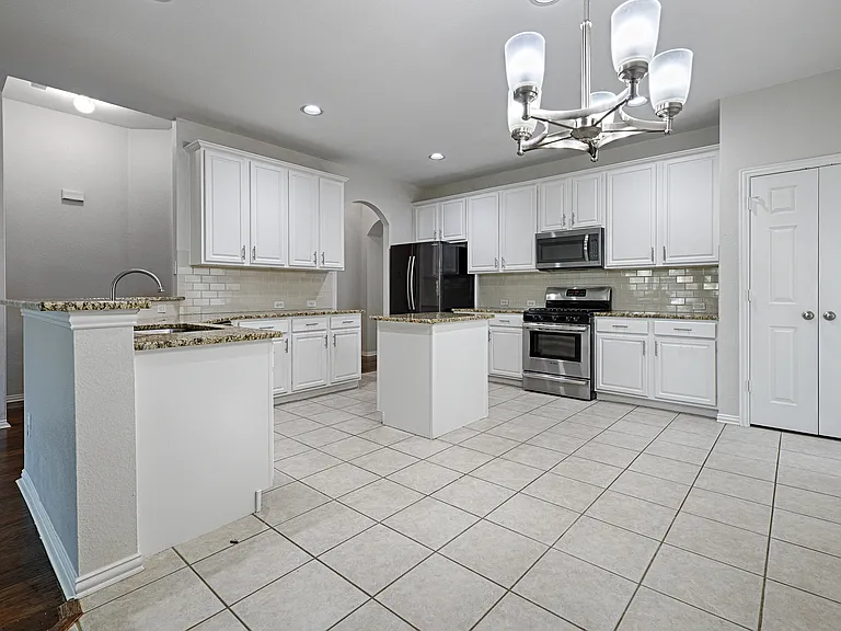 1404 Carriage Ln — Photo 14