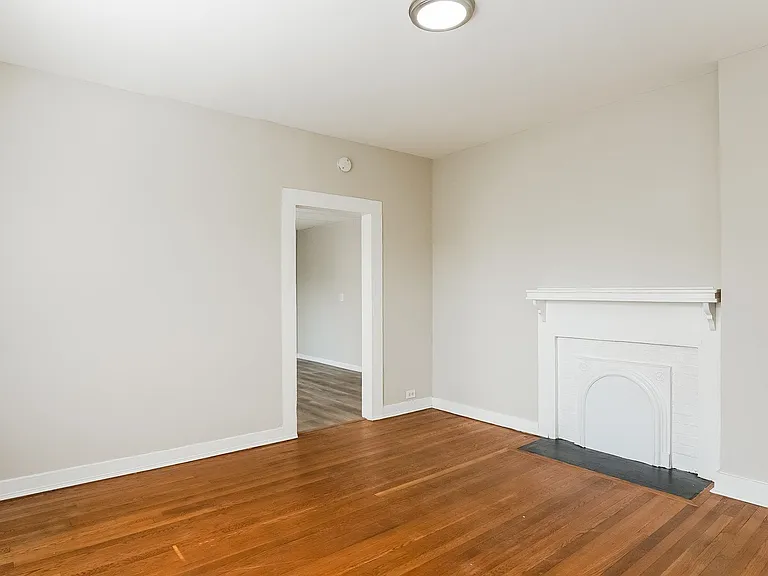 1548447_019_living_room_12972319.jpg