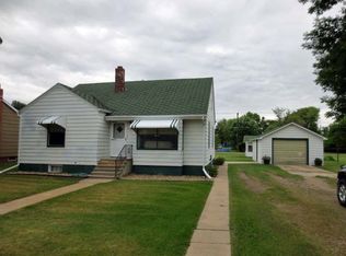 407 3rd St SW, Towner, ND 58788