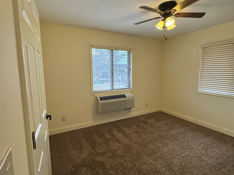 1975 Wilson Ave #8 — Photo 24