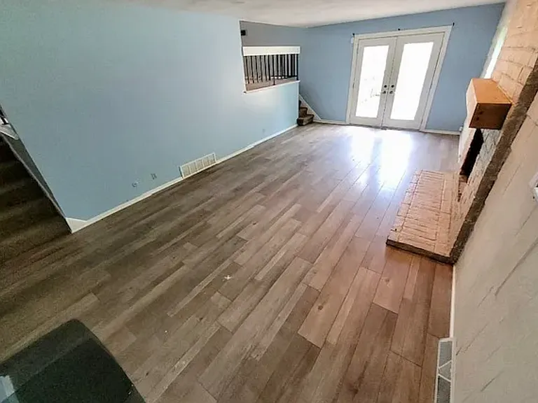 818 Eastchester Dr — Photo 7