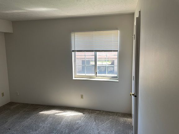 5th image of 78 Carter Cir #5