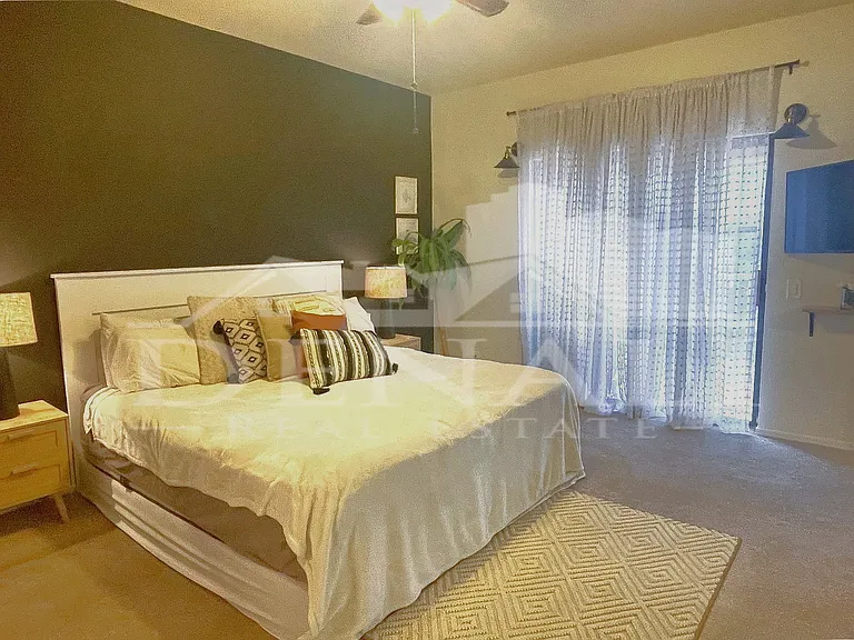 1017 E Maryland Ave #218 — Photo 16