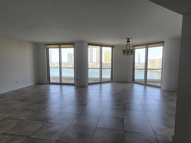 2600 Island Blvd #1603 — Photo 8