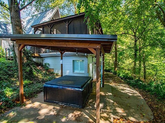 5th image of 746 Dot Rd