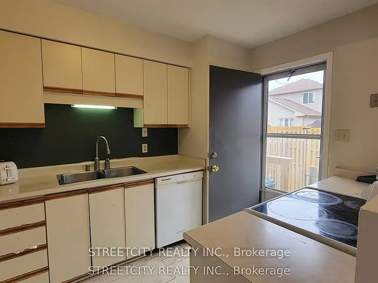 733 Deveron Cres #108 — Photo 2