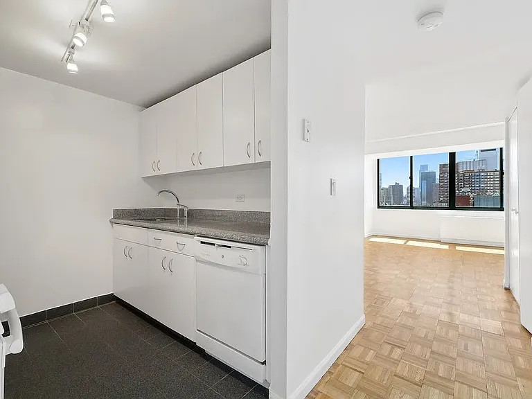 200 W 60th St #6B — Photo 7