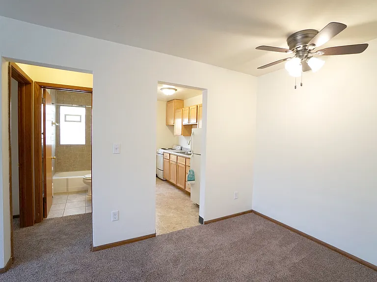 1529 Adrian St — Photo 9