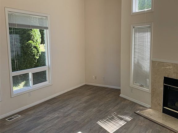 4th image of 13820 SE Newport Way