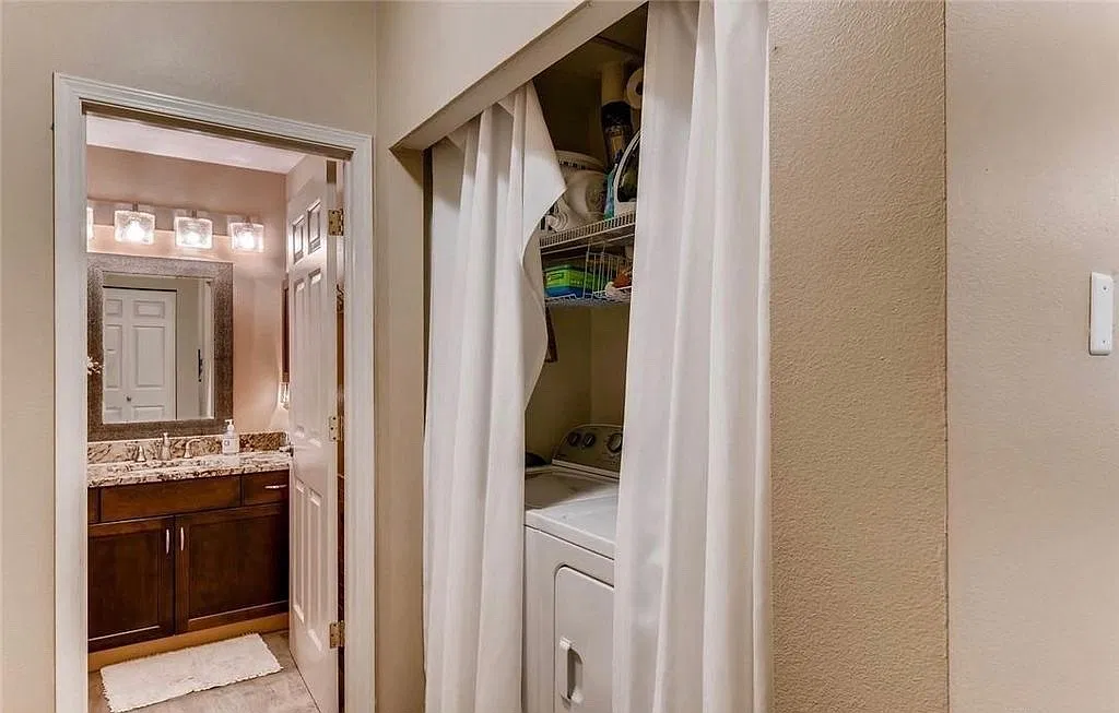 Bothell Condo — Photo 3