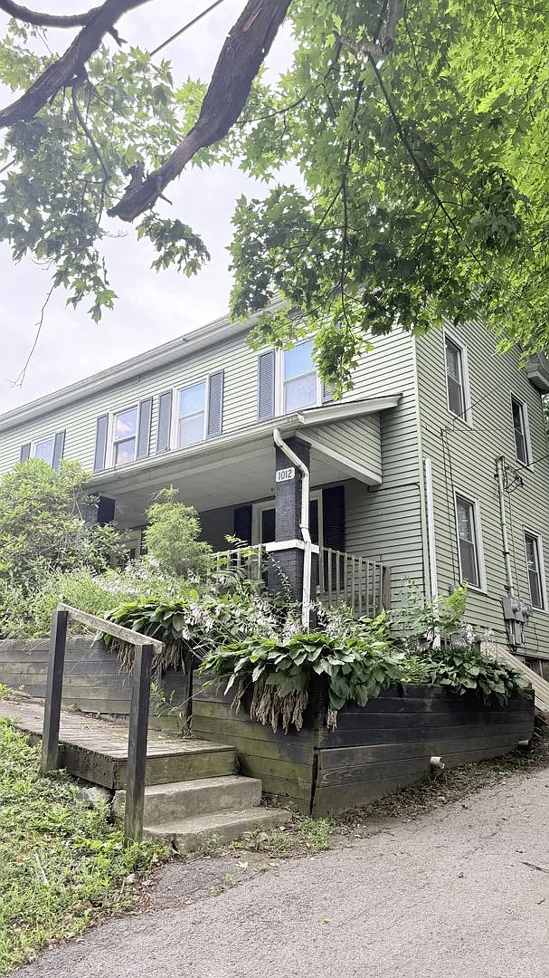 2 bedroom duplex mohawk school! — Photo 1