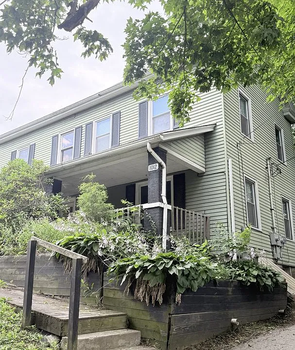 1012 Mount Jackson Rd