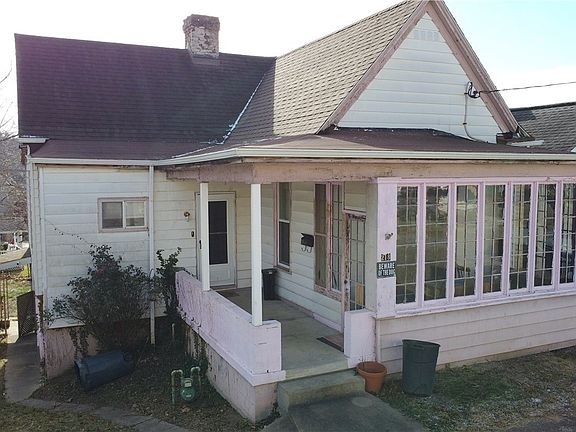 3rd image of 218 S 8th St