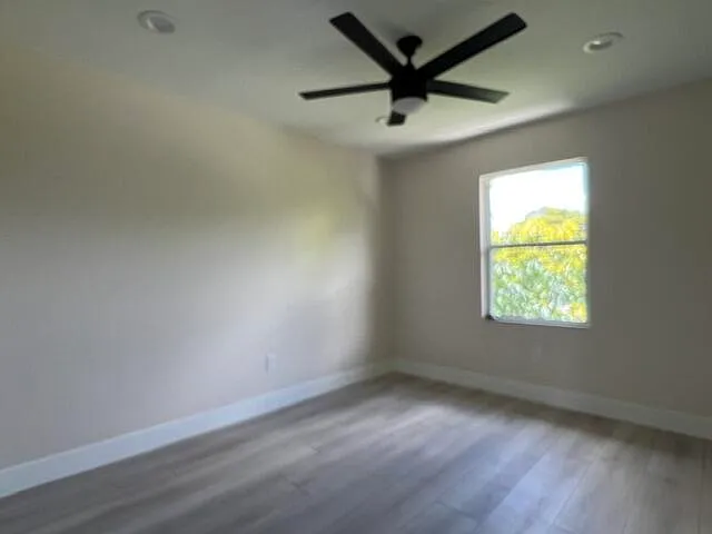 239 Leland Ln — Photo 10