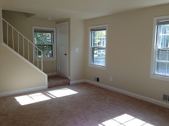 3rd image of 9901 Dickens Ave