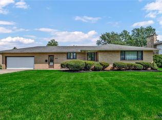 224 W Maplemere Rd, Williamsville, NY 14221