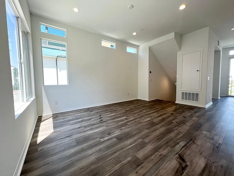 207 Merit — Photo 21