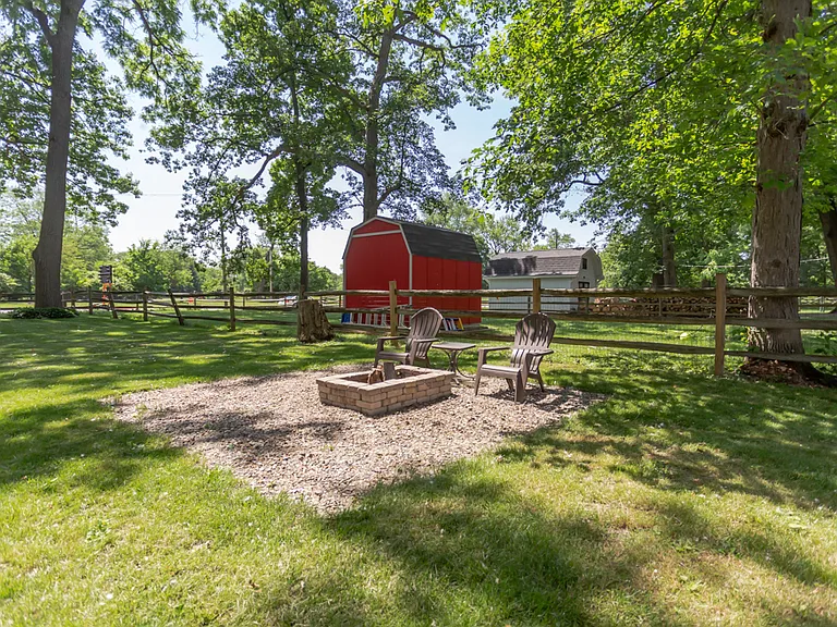 4243 Beverly Dr — Photo 8