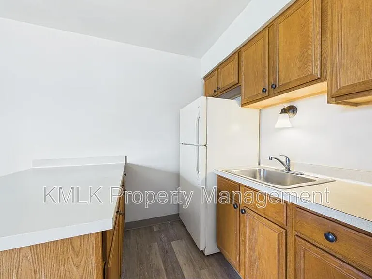 685 Sherman St — Photo 13