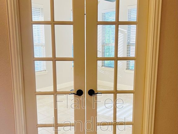 3rd image of 1417 Silver Ln