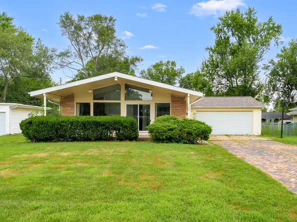 322 New Hampshire Dr, Portage, MI 49024