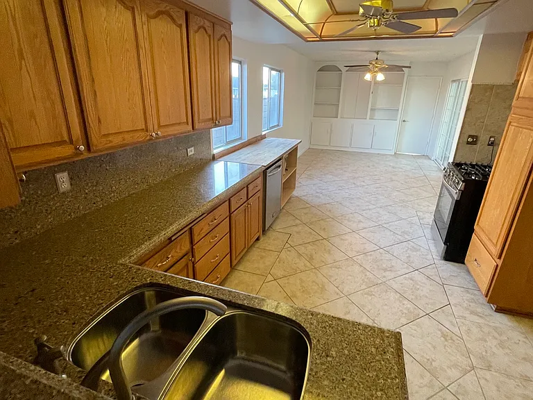 1242 Lyman Ave — Photo 7