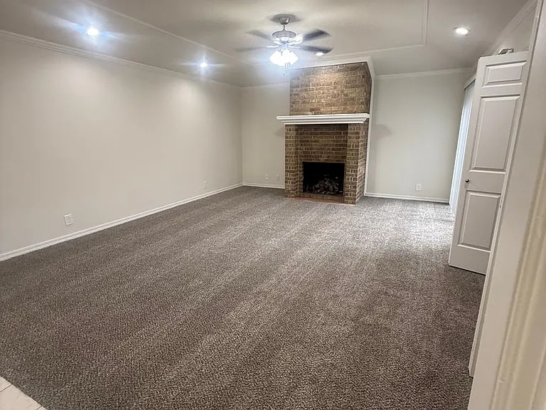 206 Cambridge Rd — Photo 3