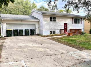 3220 Sycamore Ter, Sioux City, IA 51104