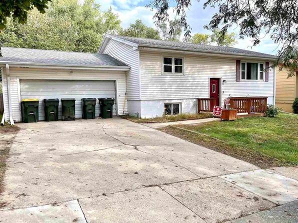 3220 Sycamore Ter, Sioux City, IA 51104