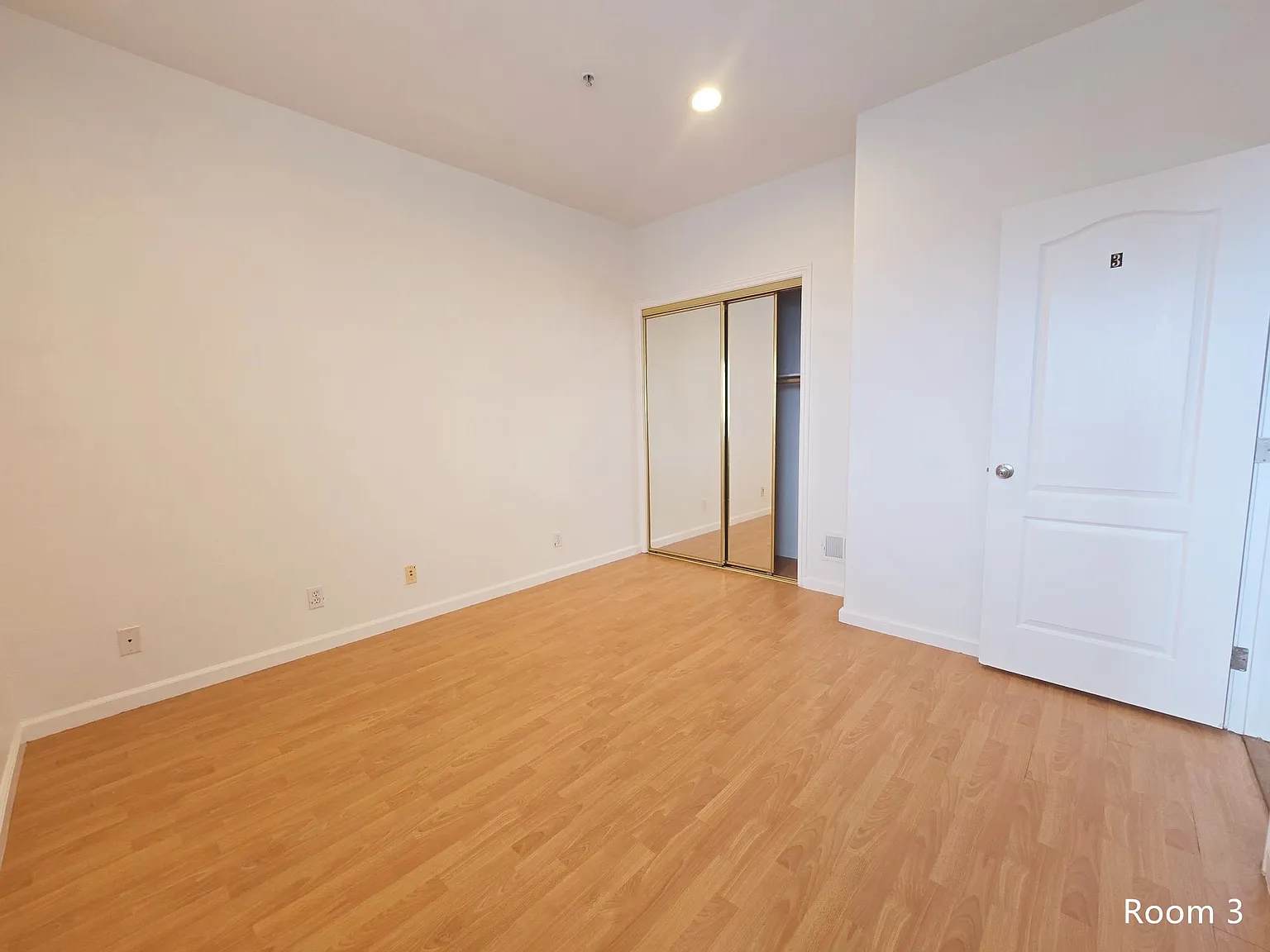 7 bed, 2500 sqft, $1,100 — Photo 2