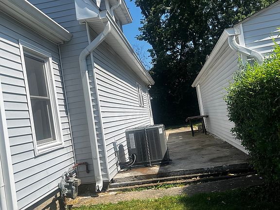 3rd image of 1433 Charles St