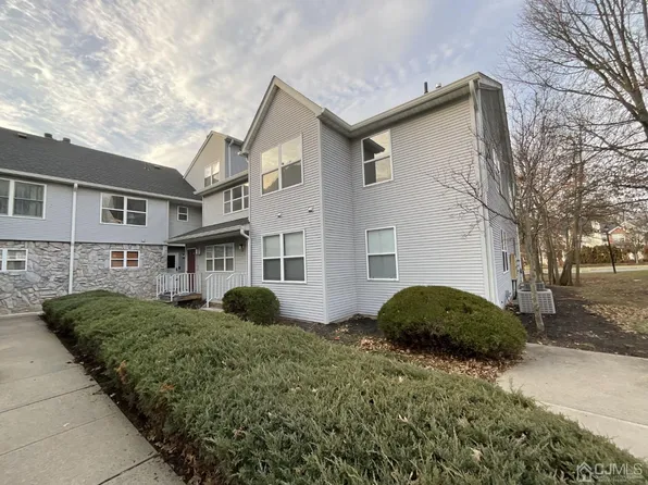 30 Kensington Dr, Piscataway, NJ 08854