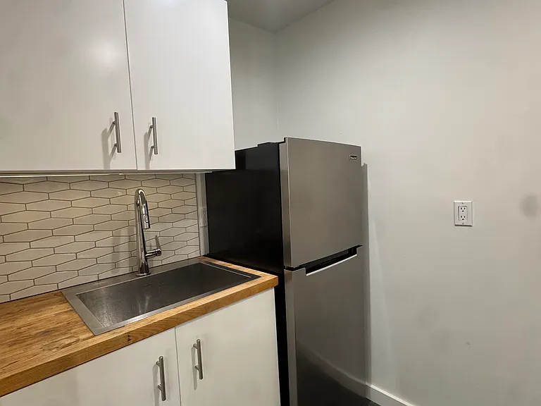 2126 S La Rosa Dr #1 — Photo 2