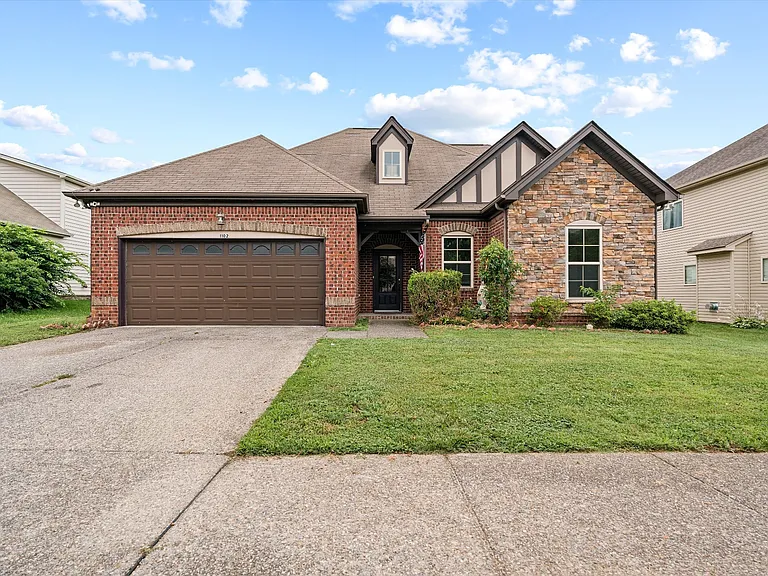 1102 Achiever Cir — Photo 1