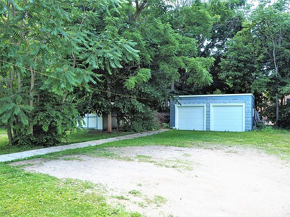 3rd image of 825 Seymour Ave