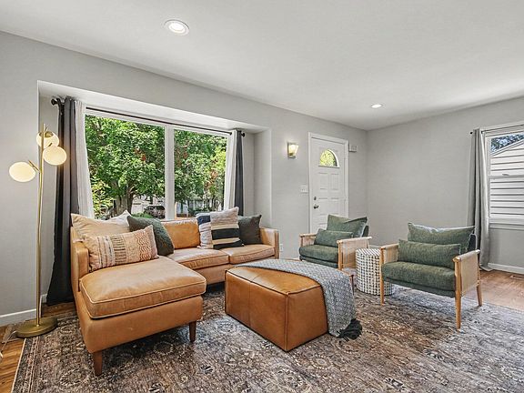 3rd image of 2738 Richards Dr SE