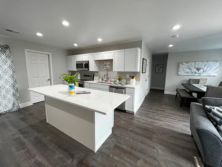 956 Olympia Dr — Photo 11