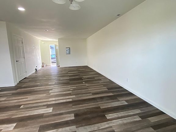 5th image of 2705 W Marina Dr #1
