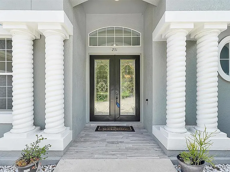 231 Lakay Pl — Photo 2