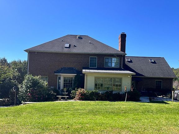 3rd image of 300 Hayfield Dr