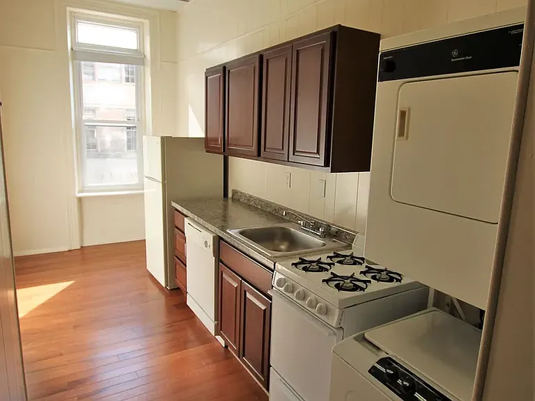 Robin Apartments — Photo 3
