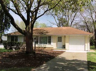 6918 N Wilshire Dr, Peoria, IL 61614