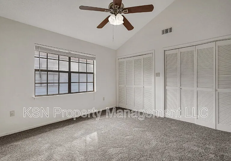 2220 E Victory Dr #24 — Photo 17