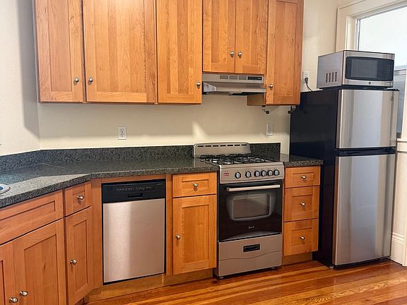 3rd image of 2452 Bryant St Unit A