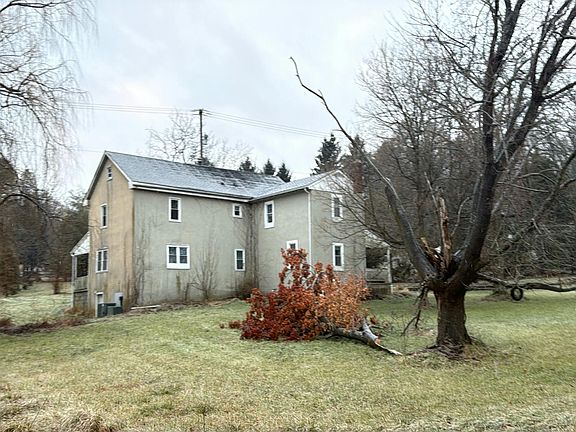 3rd image of 745 E Tolna Rd