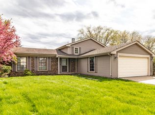 809 Thornton Ln, Buffalo Grove, IL 60089